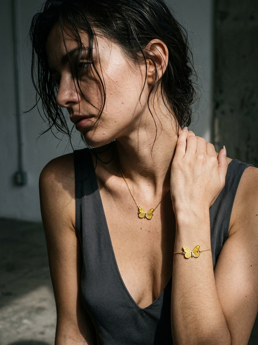 MARIPOSA LUMINOSA AMARILLA: COLLAR + PULSERA